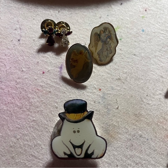 Assorted Pins Set - Picture 6 of 6